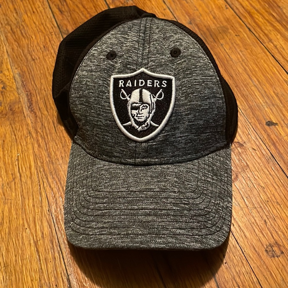 Raiders fitted hat size Large-XL